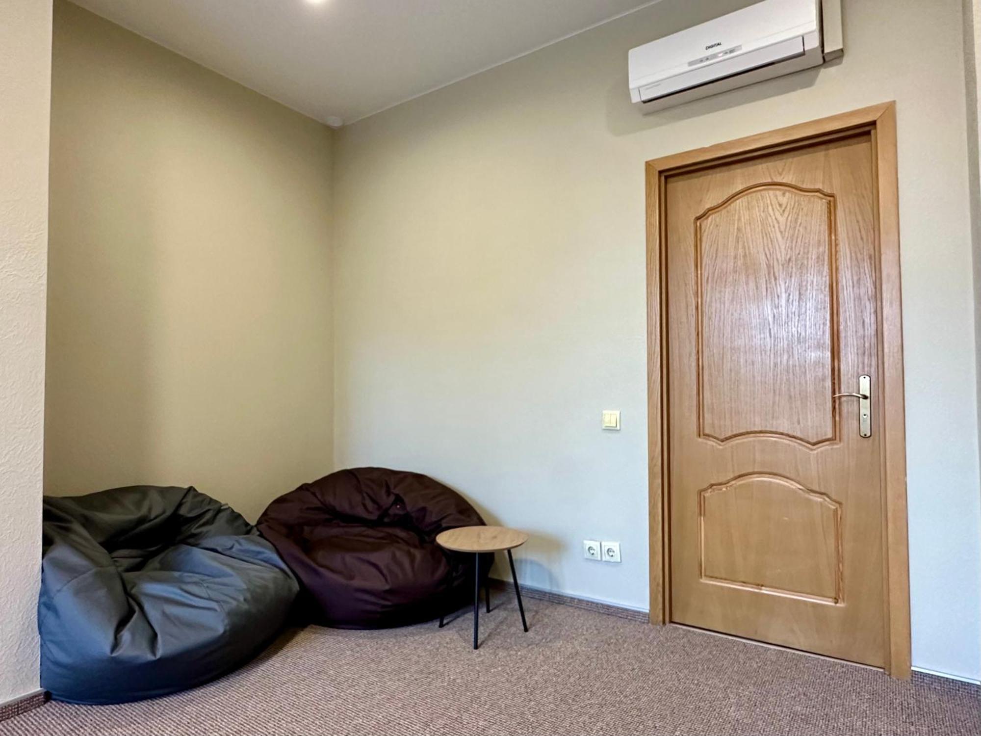 4Room Hostel Kiev Exteriör bild